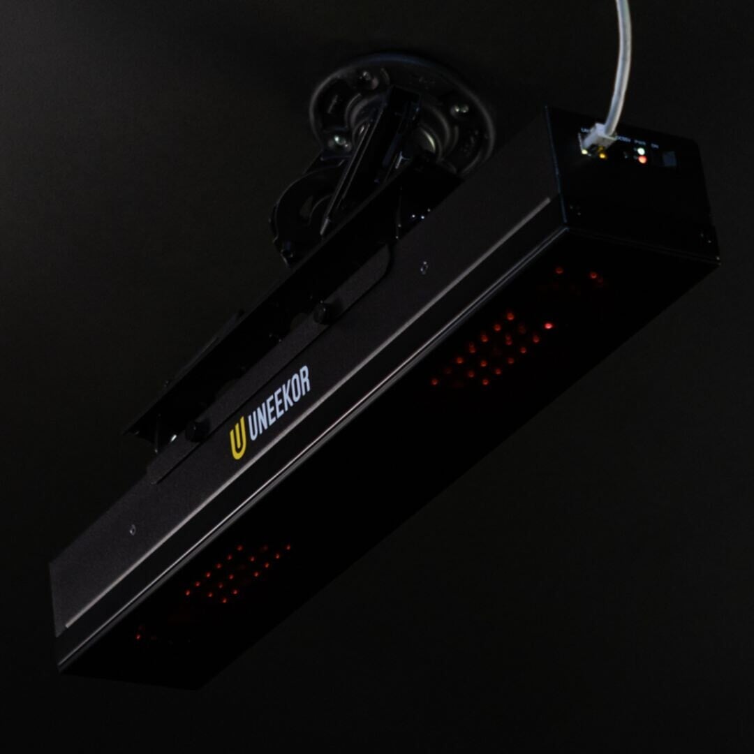 Uneekor EYE XR SIG12 Golf Simulator Package